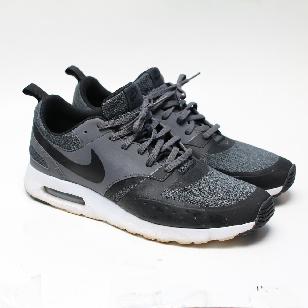 Nike Air Max Vision SE Running Shoes Size 11.5